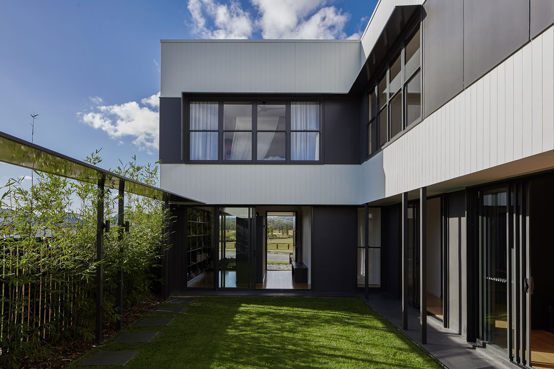 Open Spaces - Helensvale Haus - Outside
